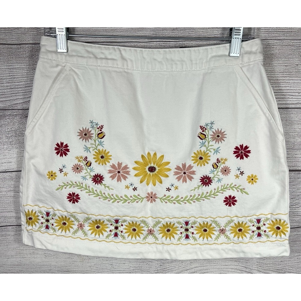 Forever 21 Floral Embroidered Mini Skirt White‎ Size Large Boho Cottagecore